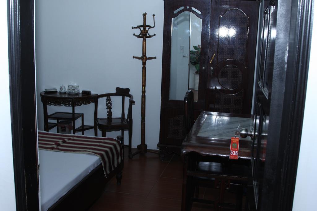 Hoang Cuong Hotel Hanoi Exterior photo