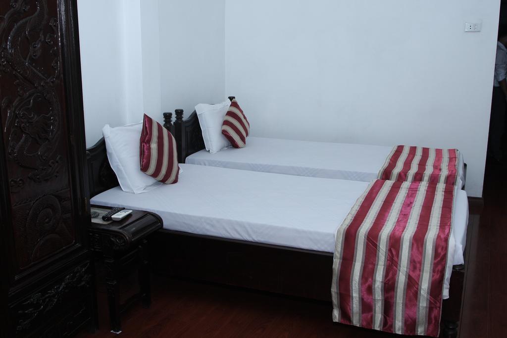 Hoang Cuong Hotel Hanoi Exterior photo