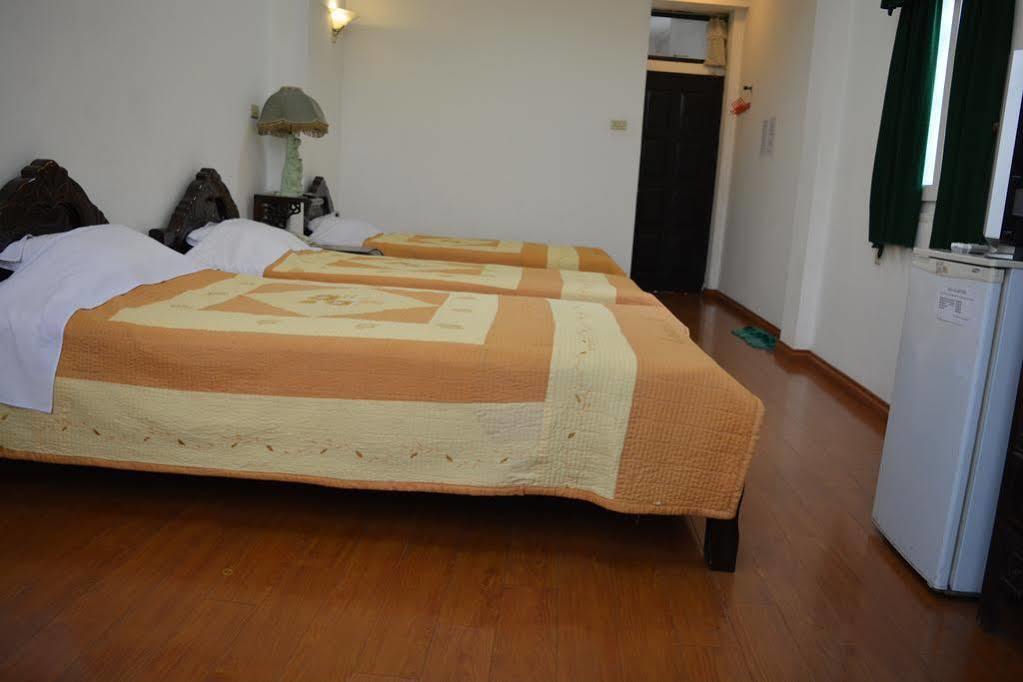 Hoang Cuong Hotel Hanoi Exterior photo